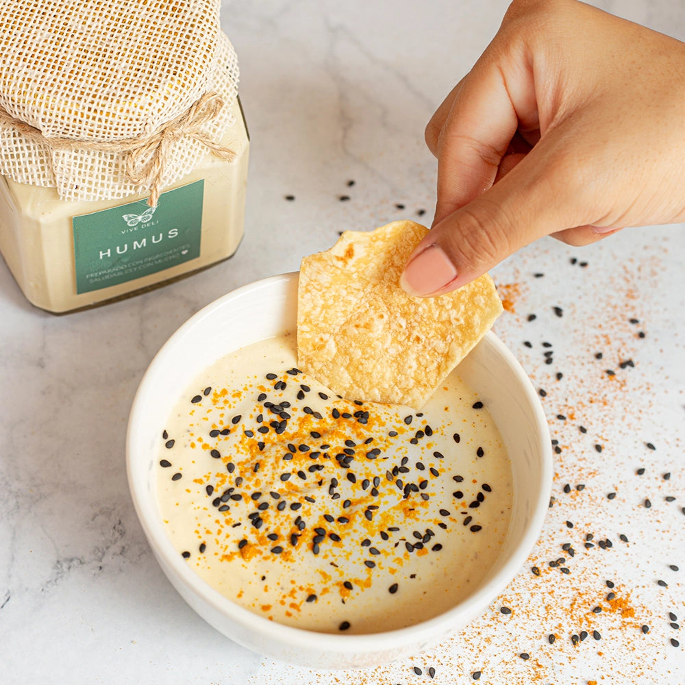 Humus (con cúrcuma y ajonjolí negro)